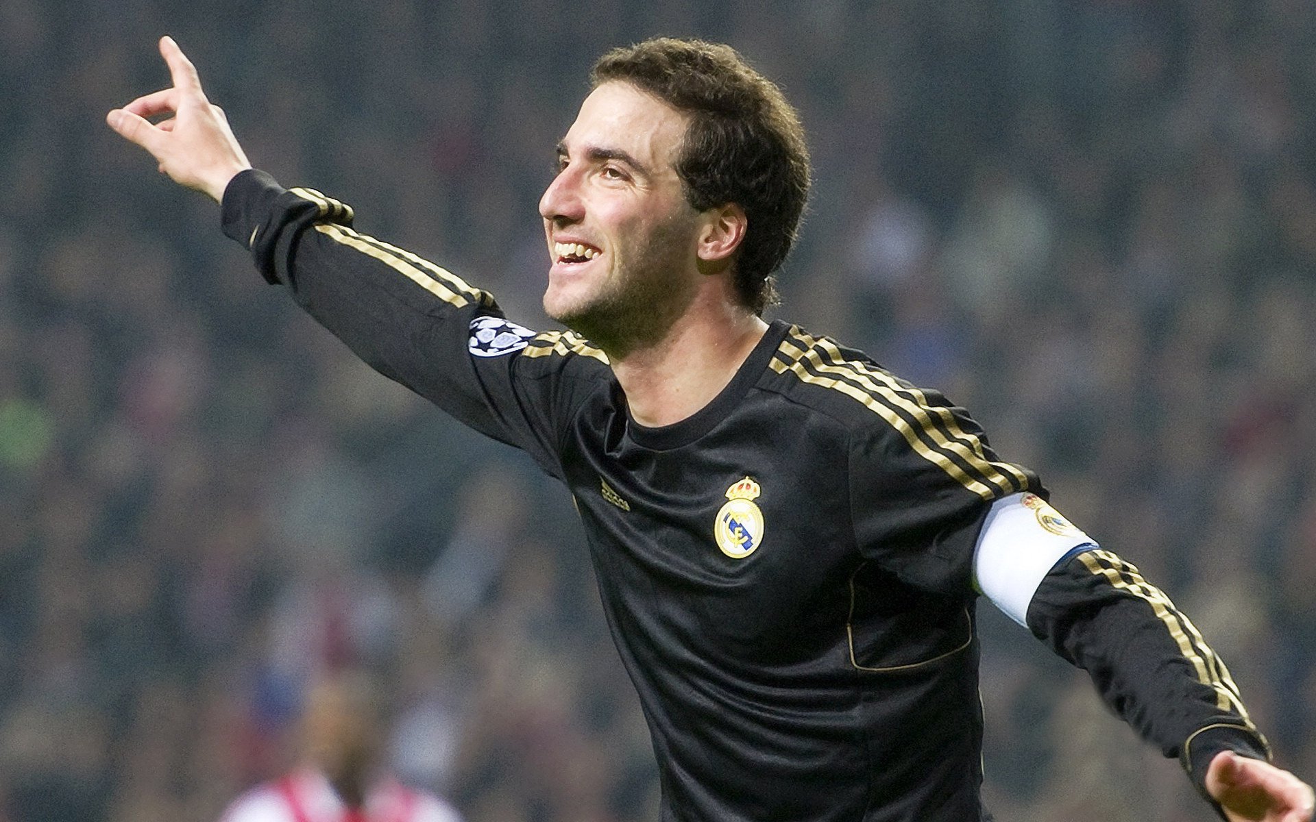 巴黎圣日耳曼门将贝尔纳多伤愈回归，稳定球队防线表现，巴黎圣日耳曼贝克汉姆